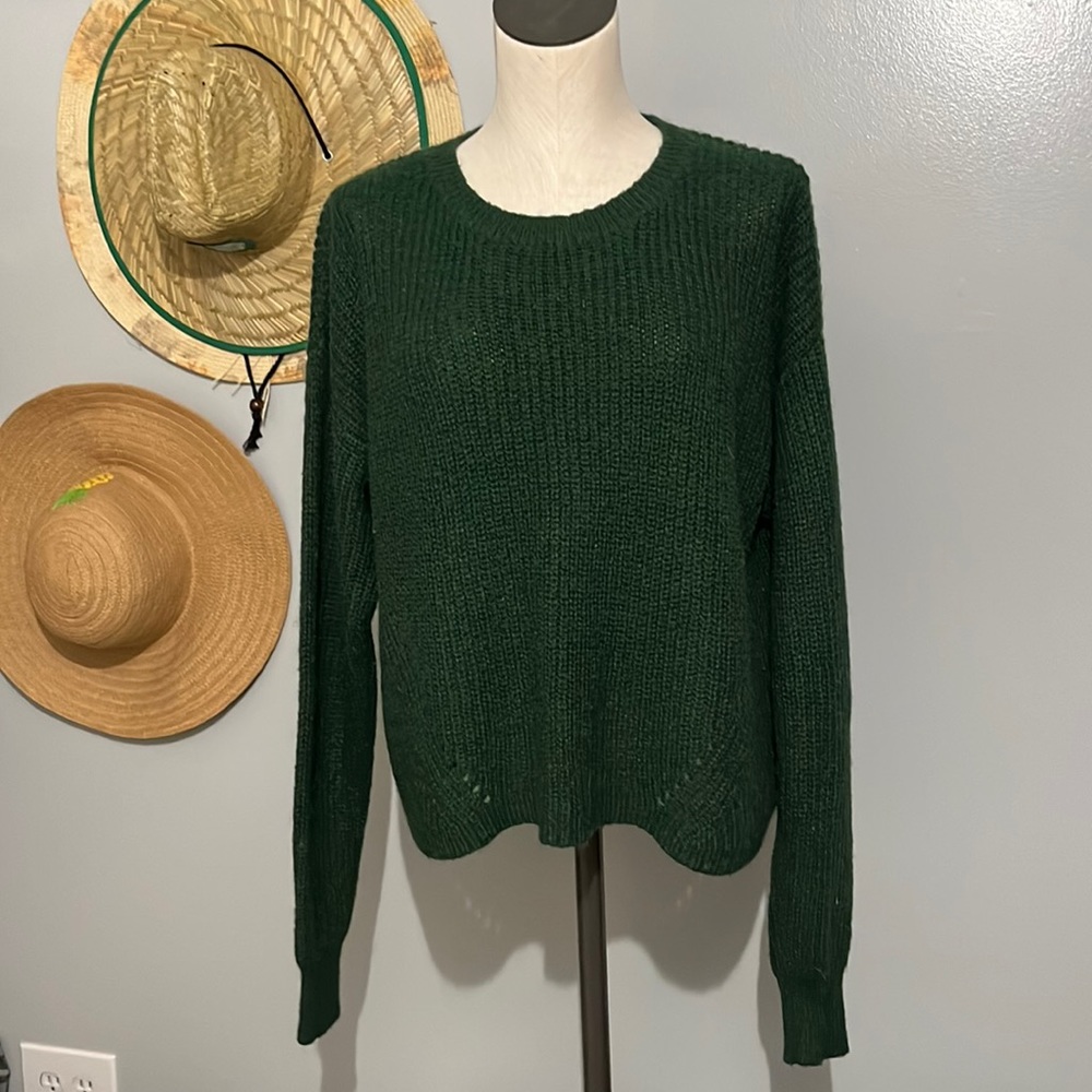 EUC Ivy & Main Emerald Green Sweater